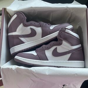Nike Air Jordan 1 Retro High OG in Mauve and White